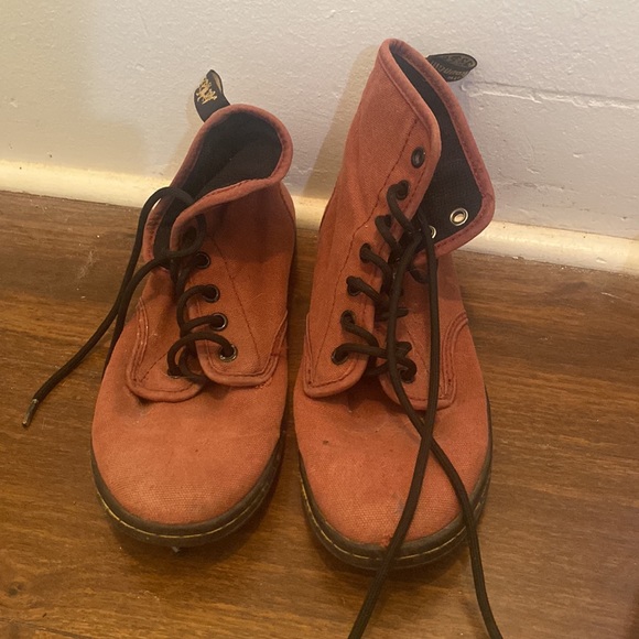 Red Dr. Martens high tops - Picture 2 of 4